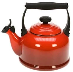 Le Creuset Tradition Fluitketel 2,1 Liter Staal Kersrood