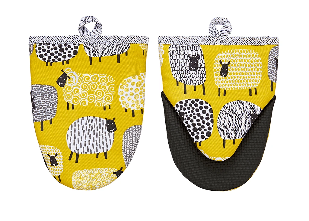 Ulster Weavers Dotty Sheep kleine ovenwant katoen geel 2 stuks Ulster Weavers Dotty Sheep Kleine Ovenwant Katoen Geel 2 Stuks -Beroemde Keukenseries Winkel 7dts022klein 1