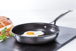 Le Creuset Magnetik Koekenpan Met Anti-aanbaklaag ø 20 Cm Rvs -Beroemde Keukenseries Winkel lc 3p fp20n 12