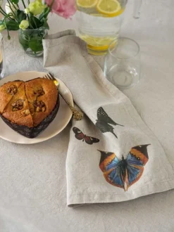 Oldenhof Flying Butterflies Servet 45 X 45 Cm Linnen 6 Stuks -Beroemde Keukenseries Winkel linoroom napkins butterflies vertical lr 3