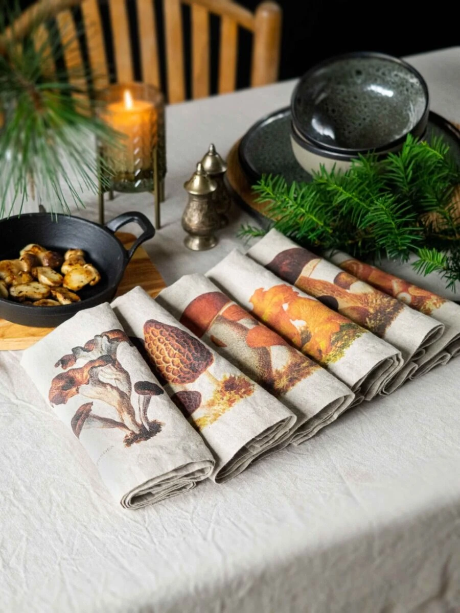 Oldenhof Mushrooms servet 45 x 45 cm linnen 6 stuks Oldenhof Mushrooms Servet 45 X 45 Cm Linnen 6 Stuks -Beroemde Keukenseries Winkel linoroom napkins mushrooms vertical lr2 scaled 1