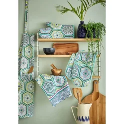 Ulster Weavers Lisbon Tiles Schort Katoen Groen -Beroemde Keukenseries Winkel lisbon tiles 1