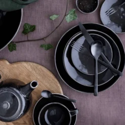 Broste Copenhagen Nordic Coal Serviesset 16-delig 2 Broste Copenhagen Nordic Coal Serviesset 16-delig -Beroemde Keukenseries Winkel nordic coal 4