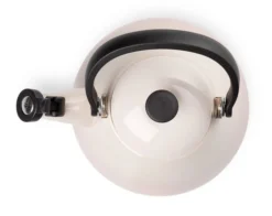 Le Creuset Kone Fluitketel 1,6 Liter Staal Shell Pink -Beroemde Keukenseries Winkel rs8933 lc 20190711 th ps 0652 2 scr